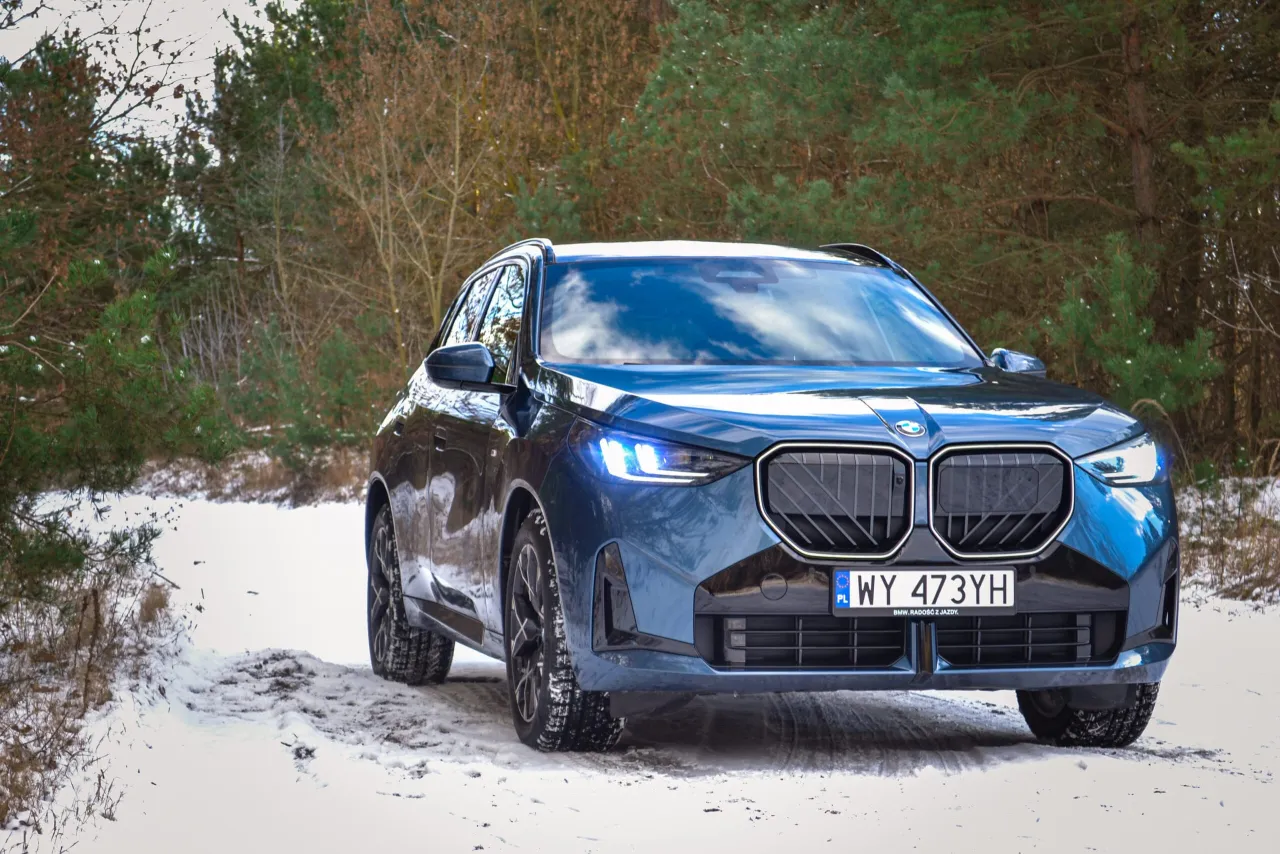 Nowe BMW X3 G45 przód i bok