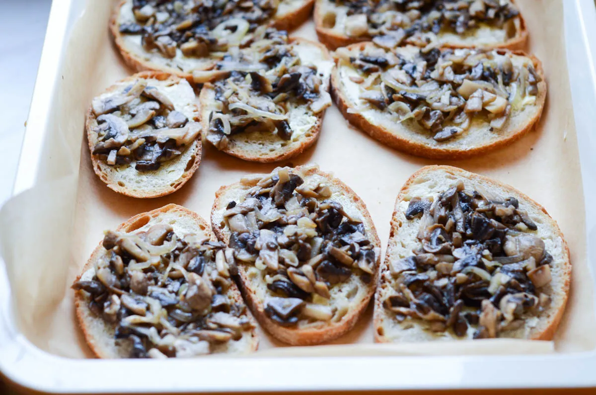 domowa zapiekanka z pieczarkami gotowa