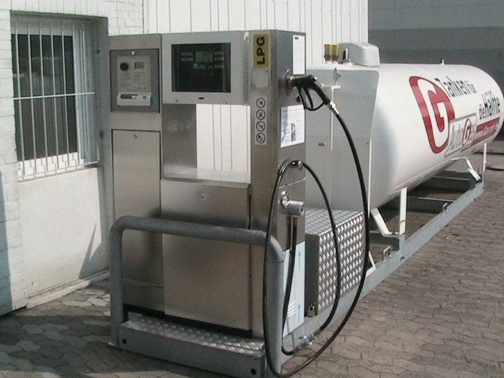 zbiornik lpg stacja paliw i dystrybutor