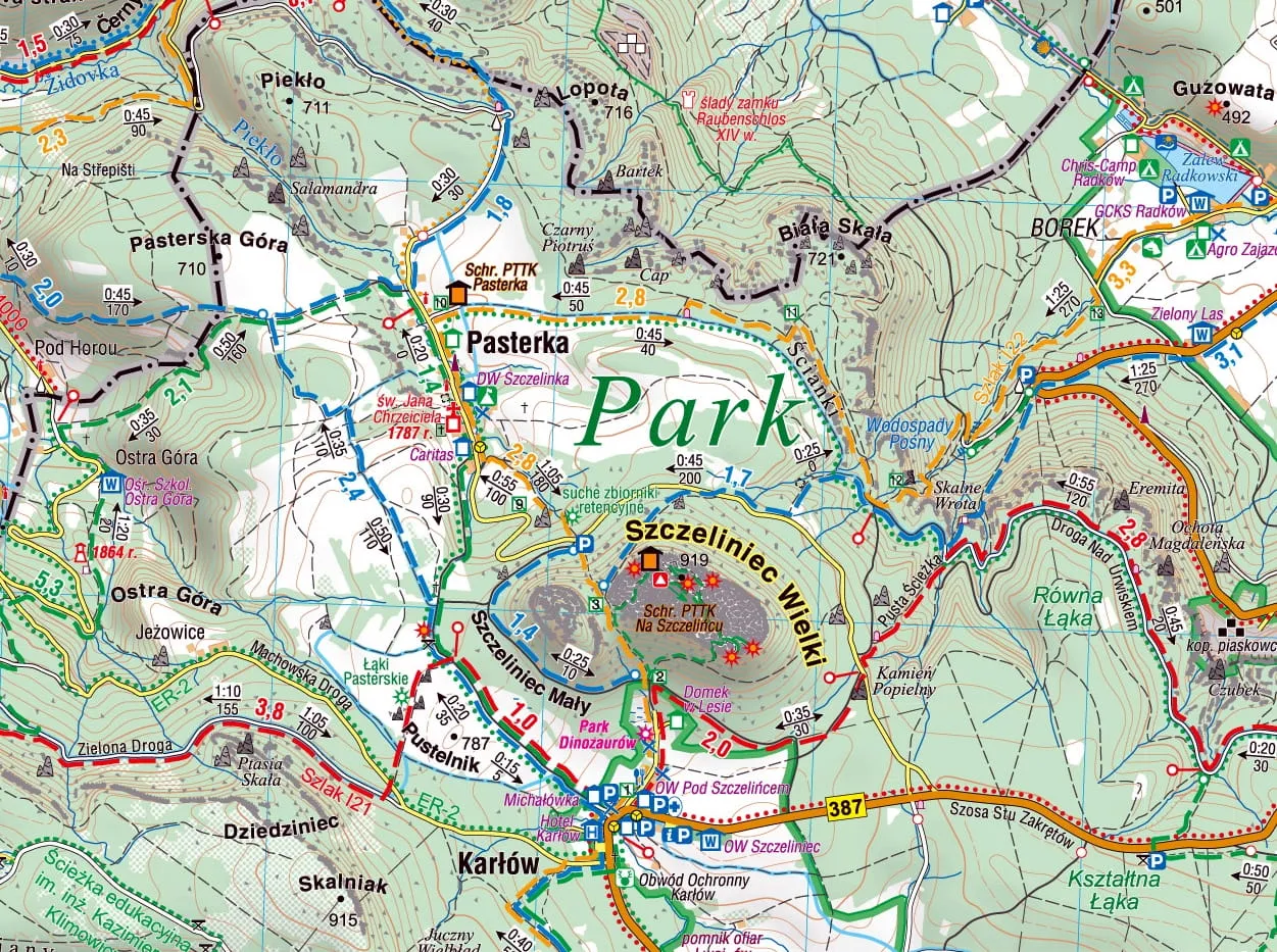 Mapa G&oacute;r Stołowych z zaznaczonymi szlakami i miejscami noclegowymi, m.in. w Karłowie i Pasterce.