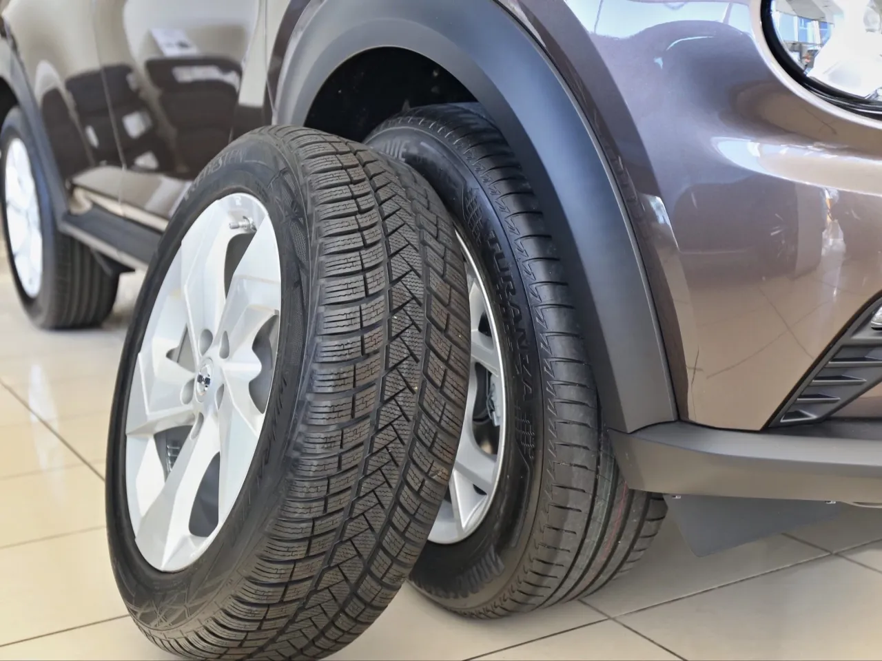 Droga hamowania opona zużyta vs nowa