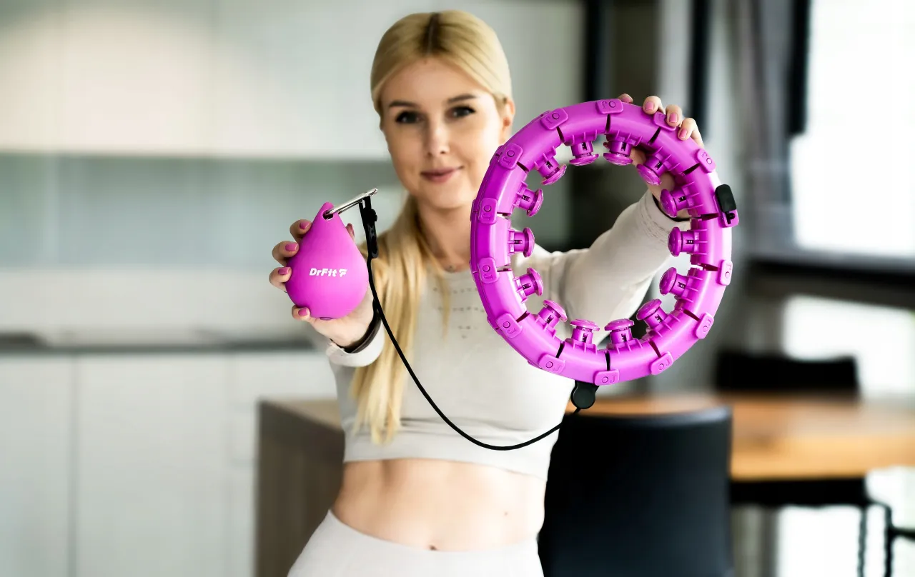 różne rodzaje hula hop (klasyczne, z wypustkami, smart)