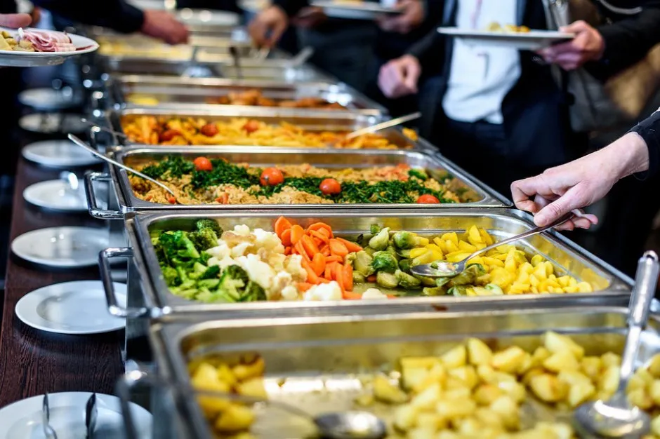 catering dla pracownik&oacute;w, posiłki w biurze