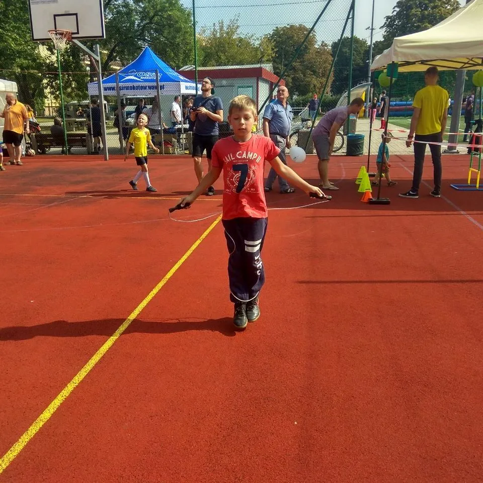 Zdjęcie Zawody sportowe dla dzieci i rodziców - wspólna zabawa i zdrowie