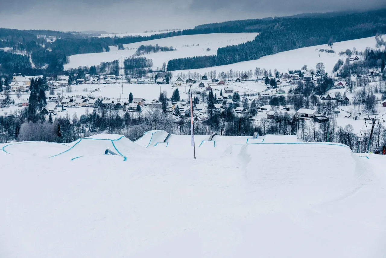 Zdjęcie Deštné snowpark - najlepsze trasy i atrakcje dla narciarzy freestyle