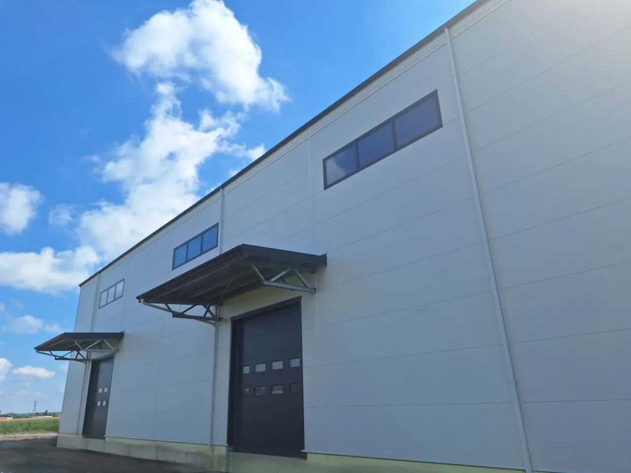 rodzaje budynk&oacute;w niemieszkalnych biuro magazyn hala