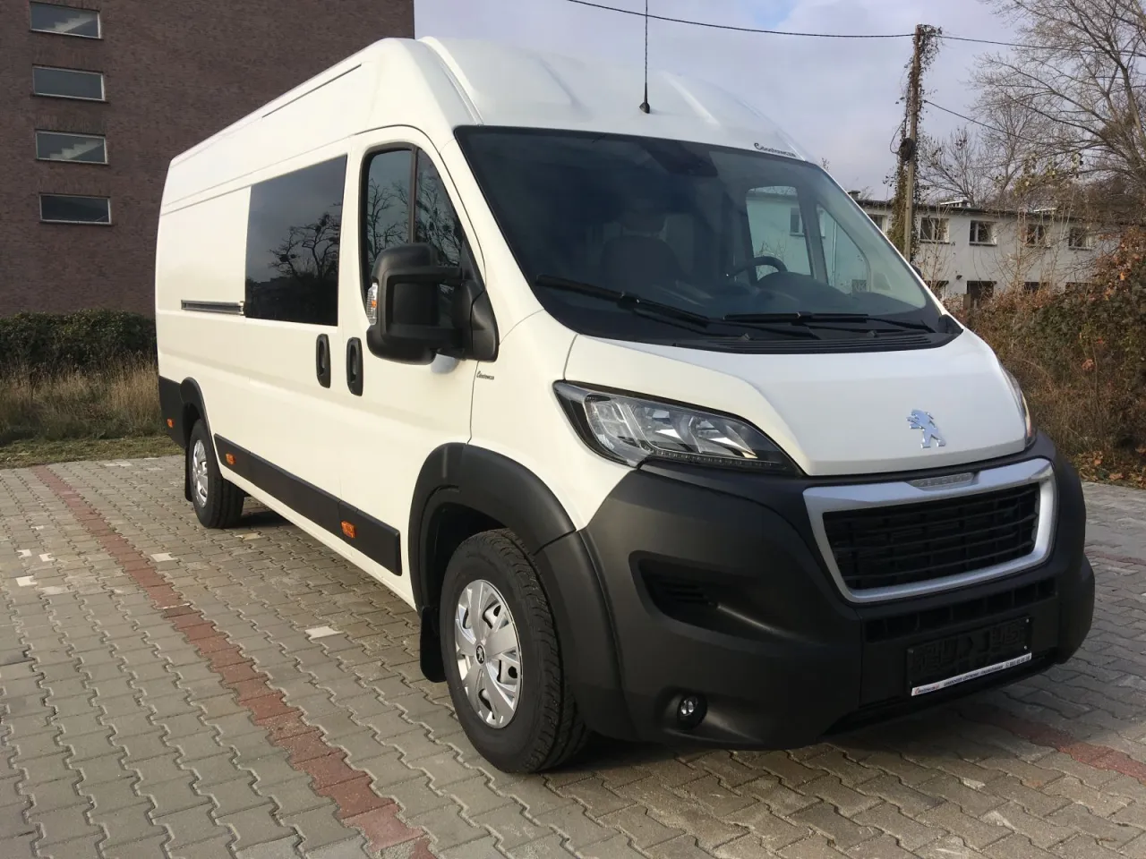 różne typy busów osobowe towarowe brygadowe