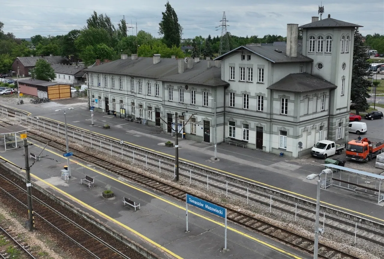 Dworzec PKP Tomasz&oacute;w Mazowiecki po modernizacji wnętrze