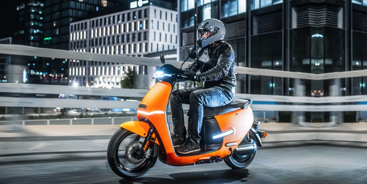 Motorower skuter motocykl r&oacute;żnice