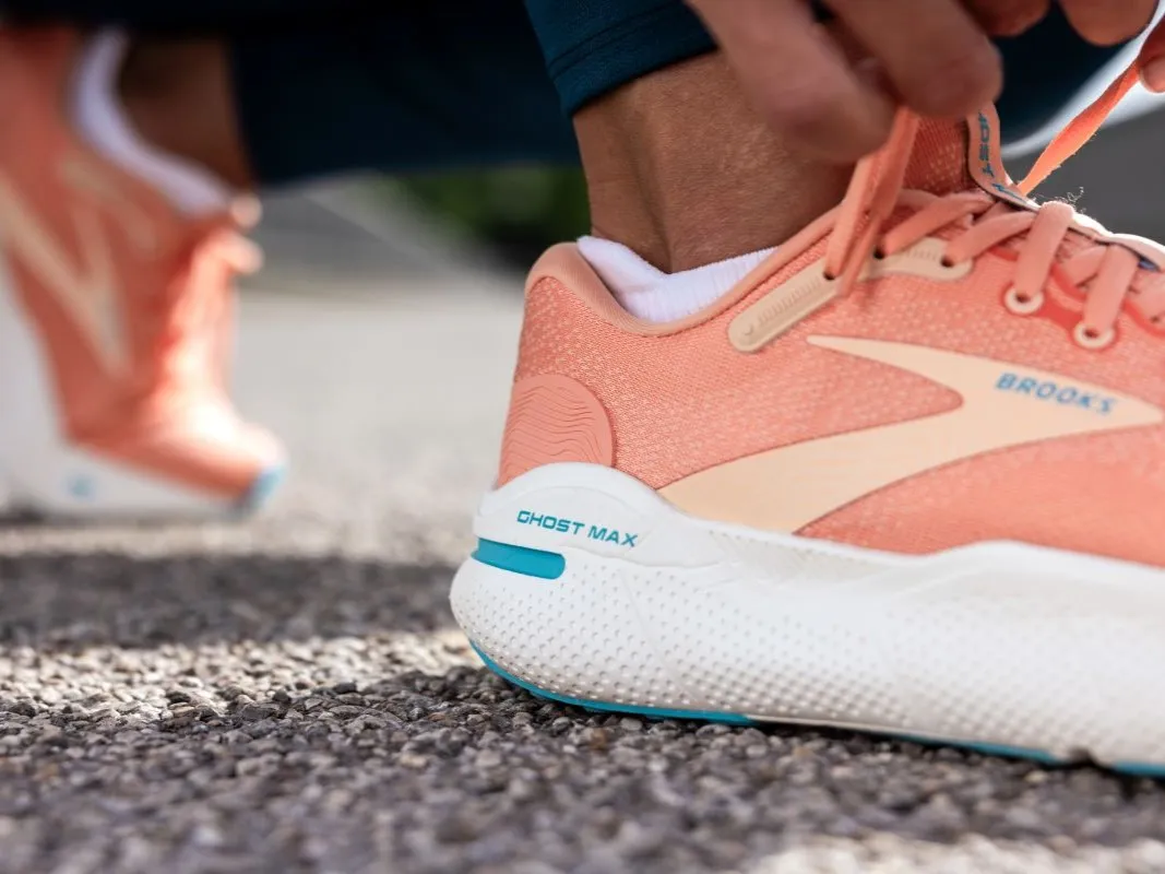 Biegacz z b&oacute;lem pięty, złe buty do biegania