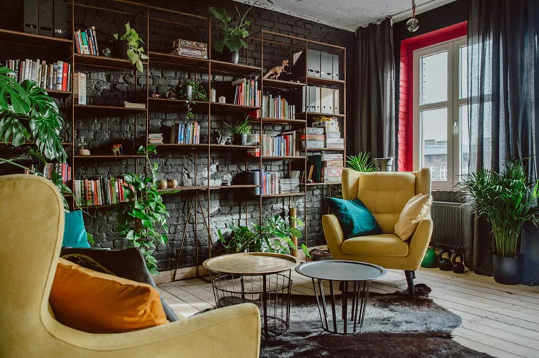 R&oacute;żne standardy wykończenia mieszkań kawalerek (nowe budownictwo, starszy blok, kamienica)