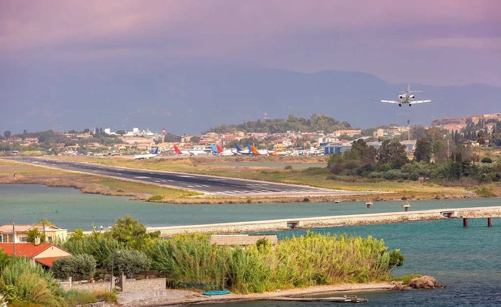 Zdjęcie Jak dojechać z lotniska Korfu do Kavos - tanio i szybko bez stresu