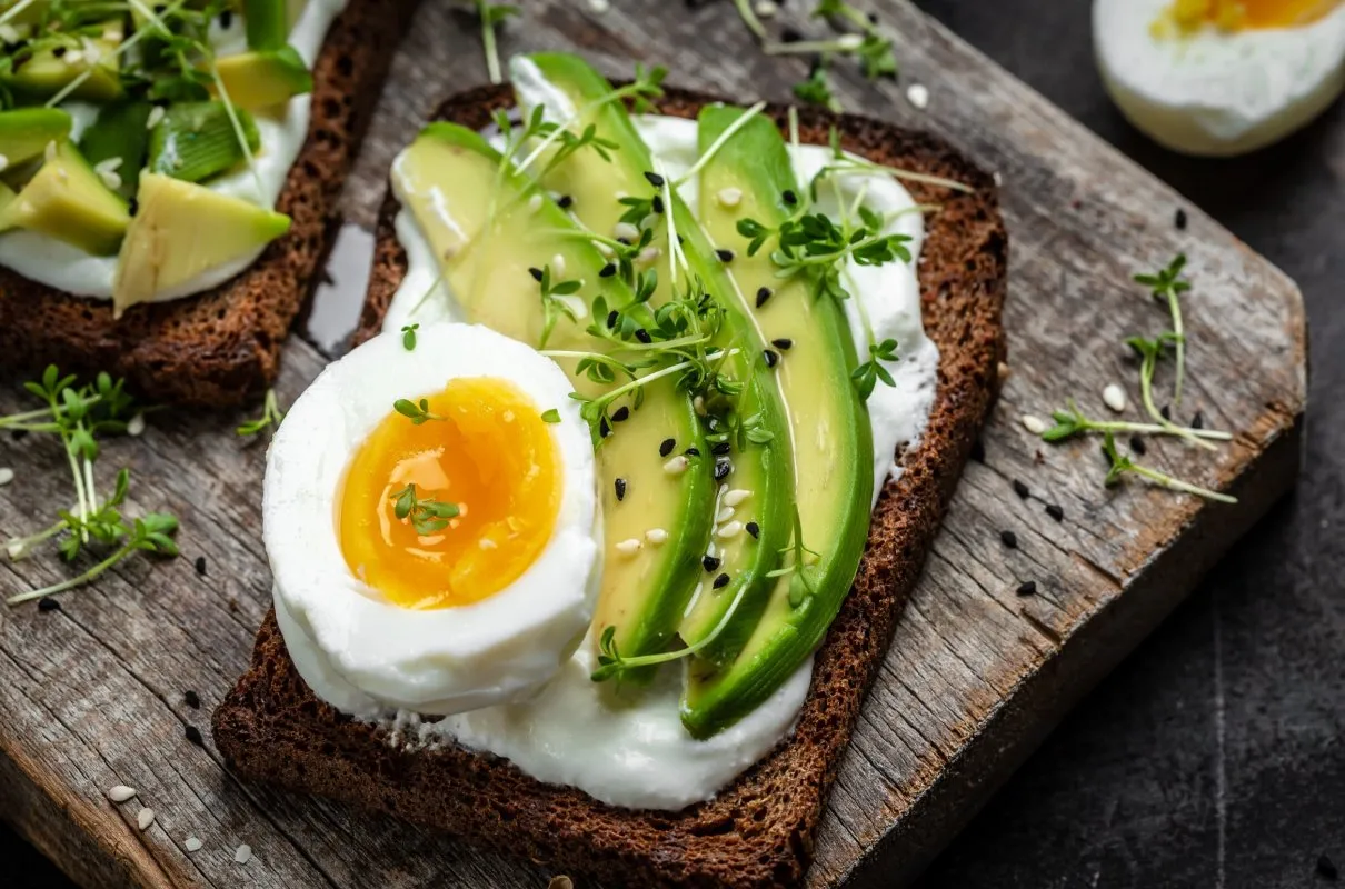 zdrowe śniadanie na redukcję, kolorowe śniadanie odchudzające