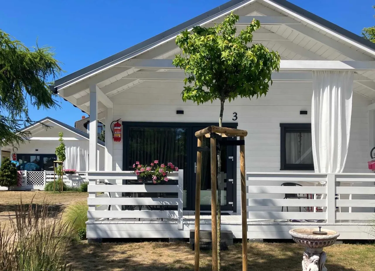 Tanie noclegi nad morzem, kemping, domek letniskowy