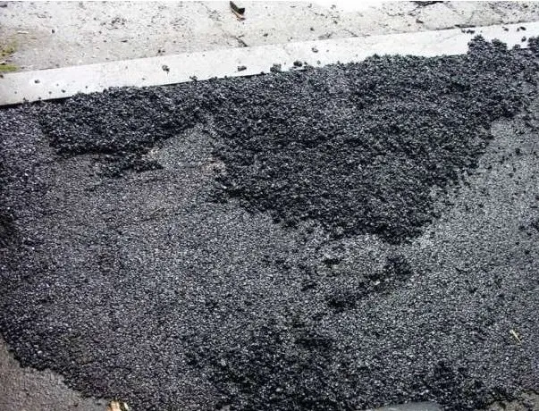 Zagęszczanie asfaltu na zimno zagęszczarką