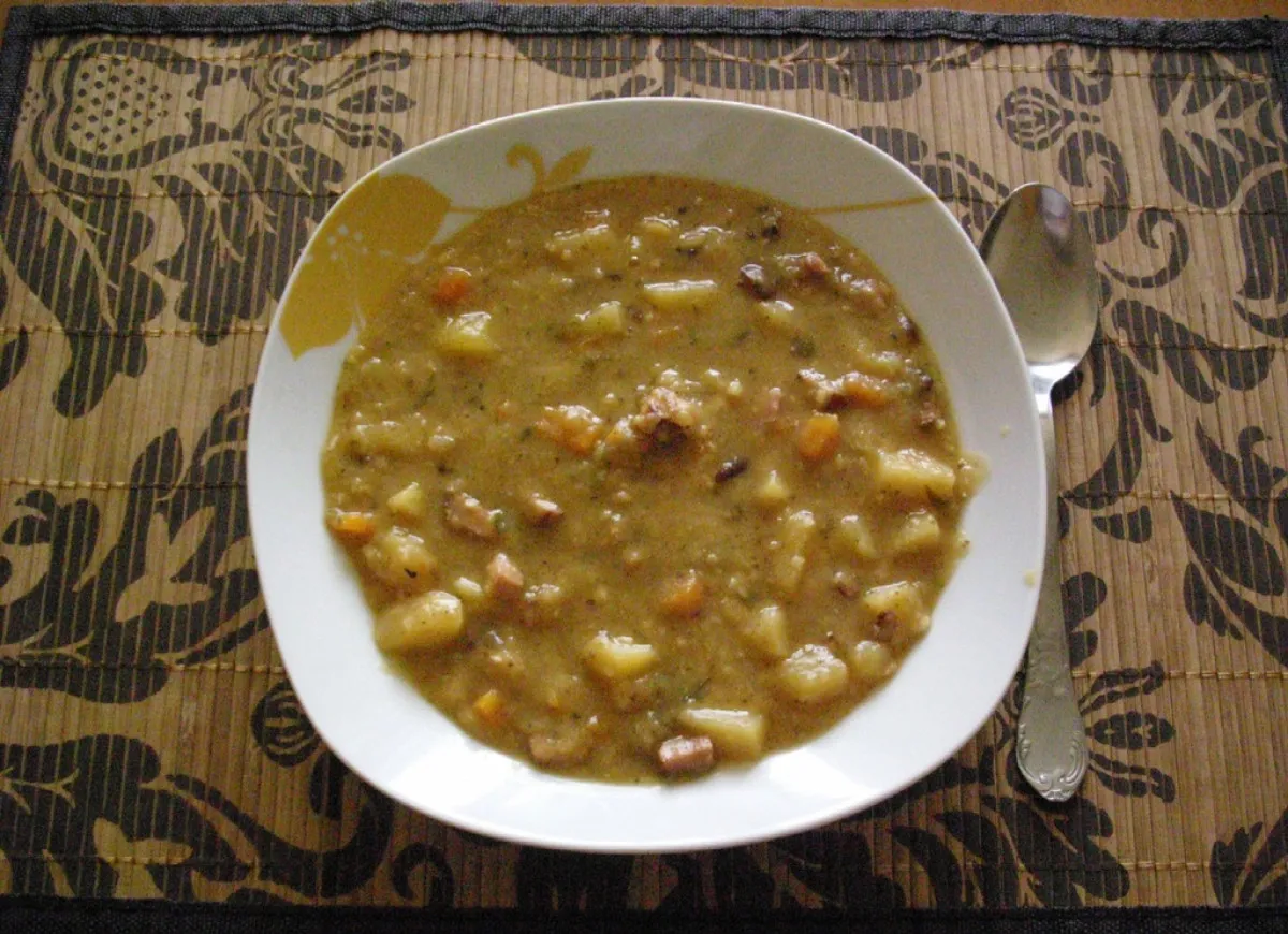 Gęsta zupa grochowa