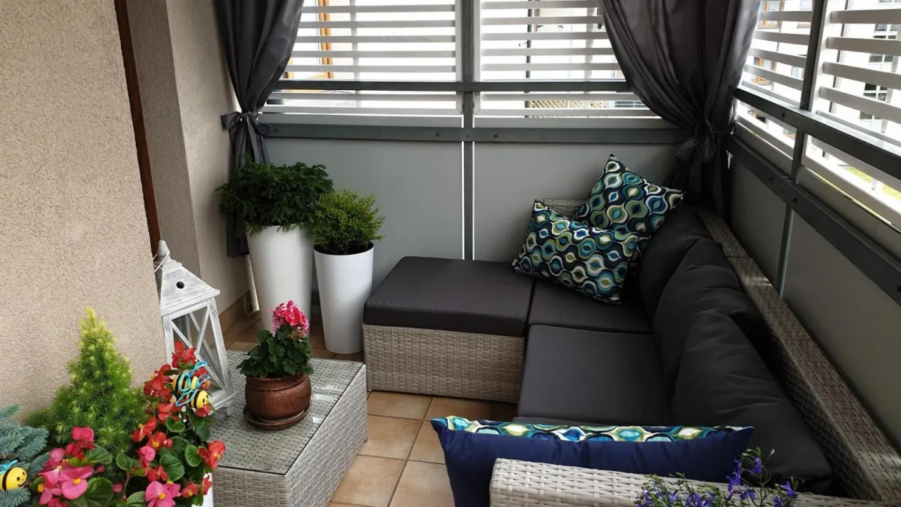 Zabudowany balkon aranżacje