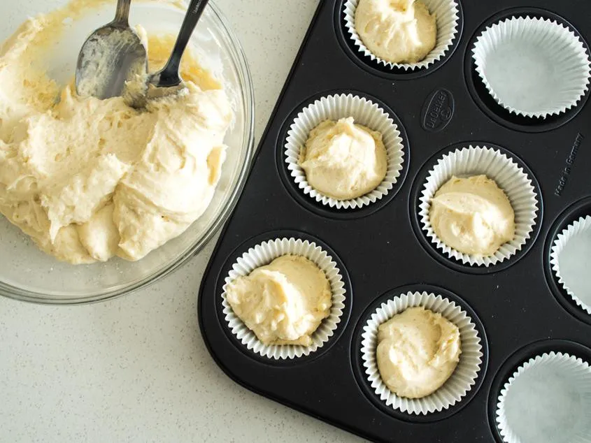 proces pieczenia babeczek waniliowych