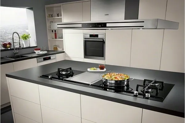 płyta indukcyjna w kuchni, nowoczesna kuchnia