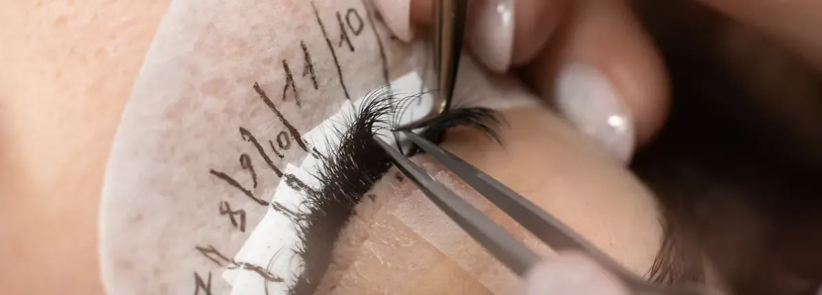 najczęstsze błędy w aplikacji sztucznych rzęs