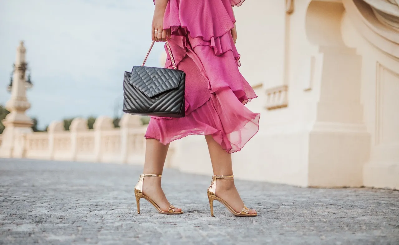 gwiazdy suknia z wysokim rozcięciem stylizacje buty