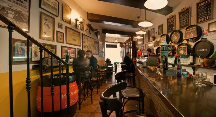 Wnętrze bar tapas Malaga