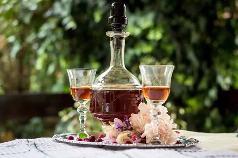 przygotowanie nalewki z żywor&oacute;dki