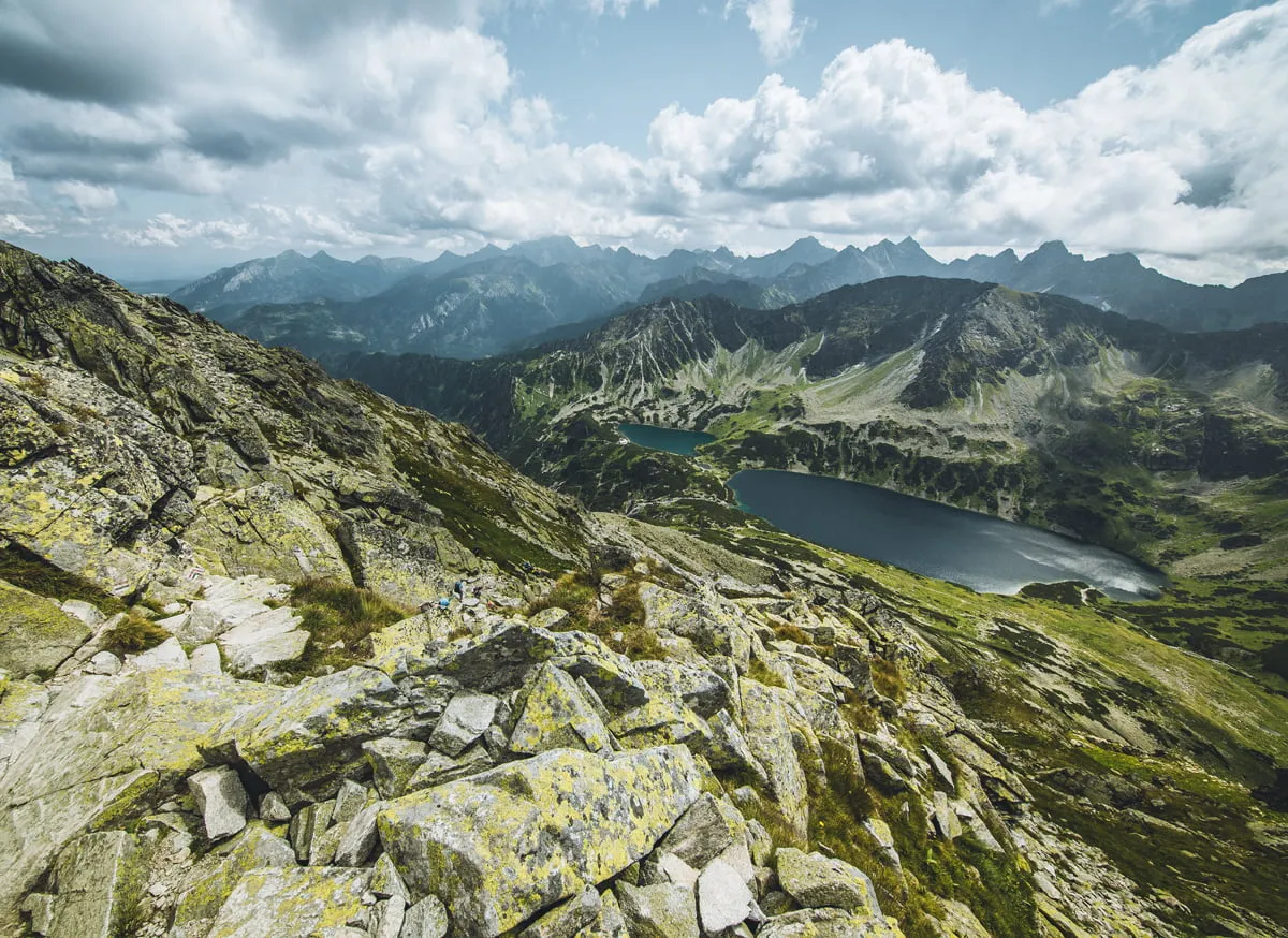 Kozi Wierch czarny szlak Dolina Pięciu Staw&oacute;w