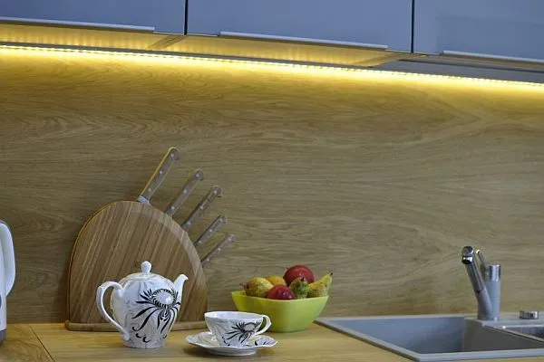 oświetlenie LED nad zlewem kuchnia