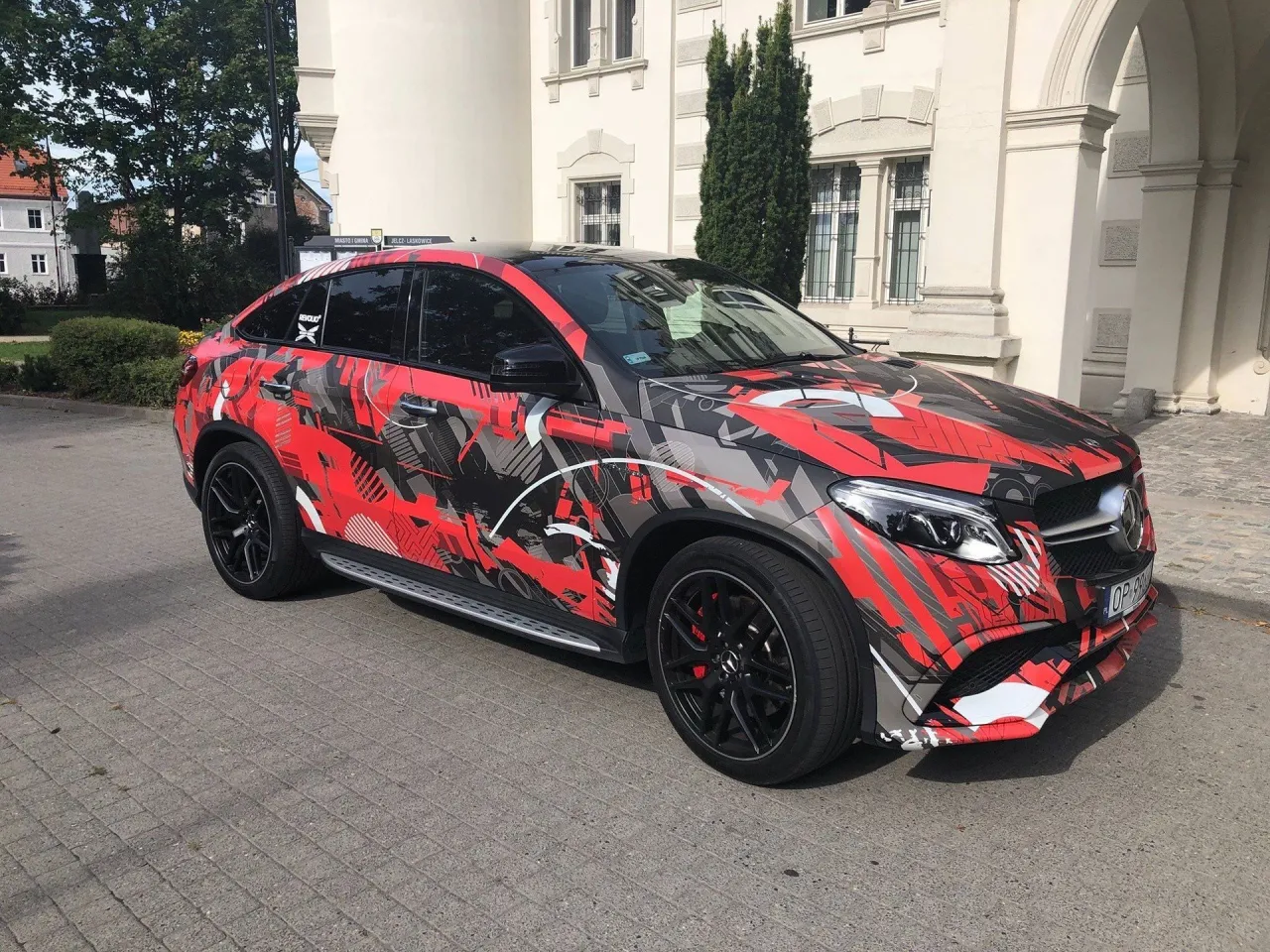 samochód oklejony folią tuning wizualny