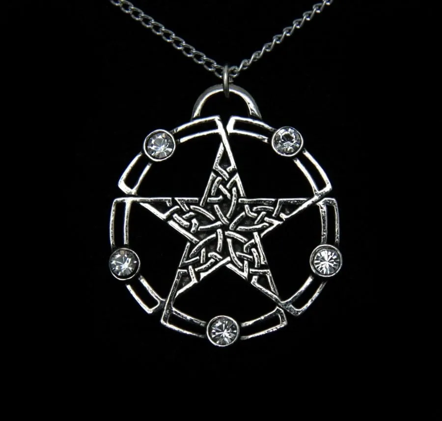 naszyjnik pentagram prosty symbolika