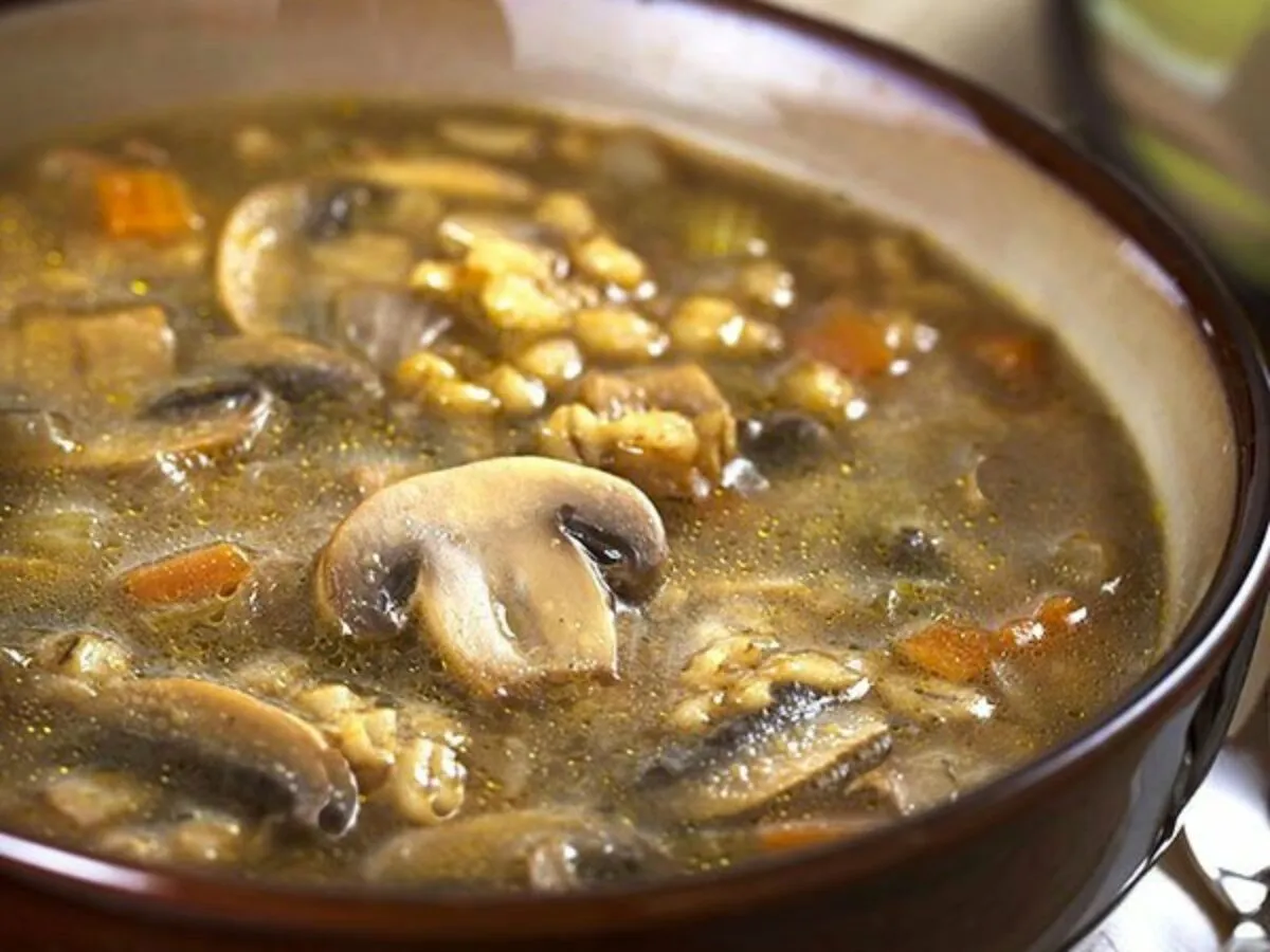 minestra d'orzo varianti vegetariana funghi