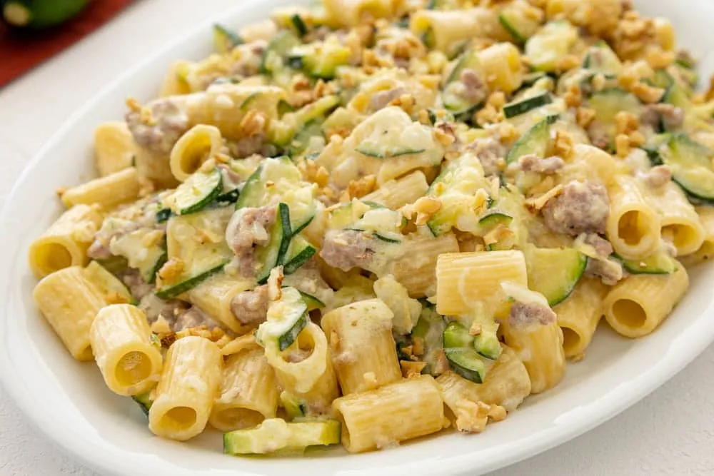 Pasta salsiccia e zucchine piatto pronto