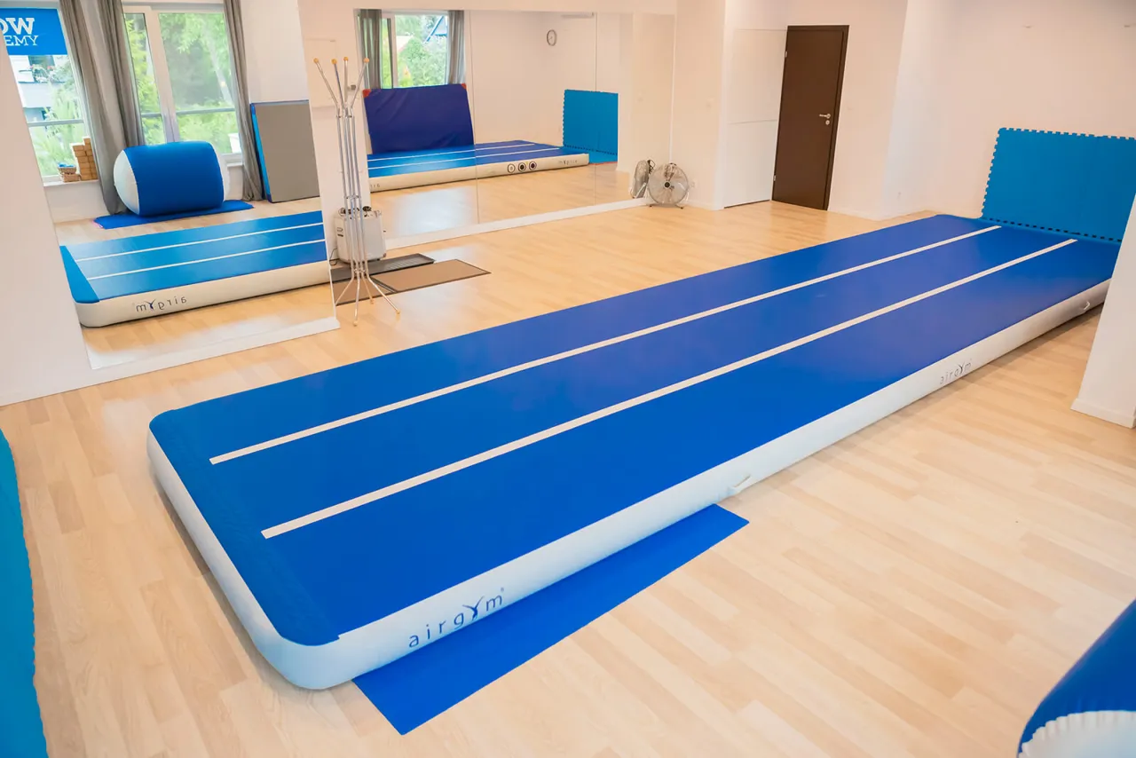 Sala do akrobatyki dla dzieci wyposażenie