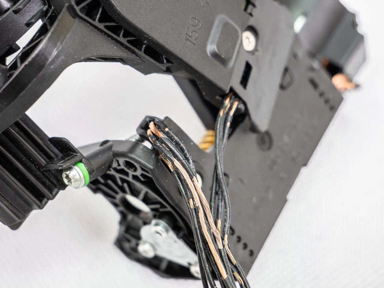 Uszkodzona wiązka elektryczna w samochodzie