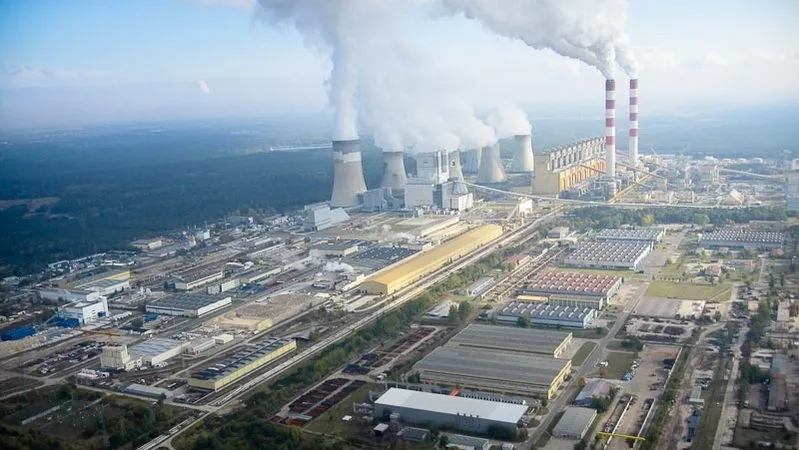 Przyszłość energetyki Bełchat&oacute;w OZE atom