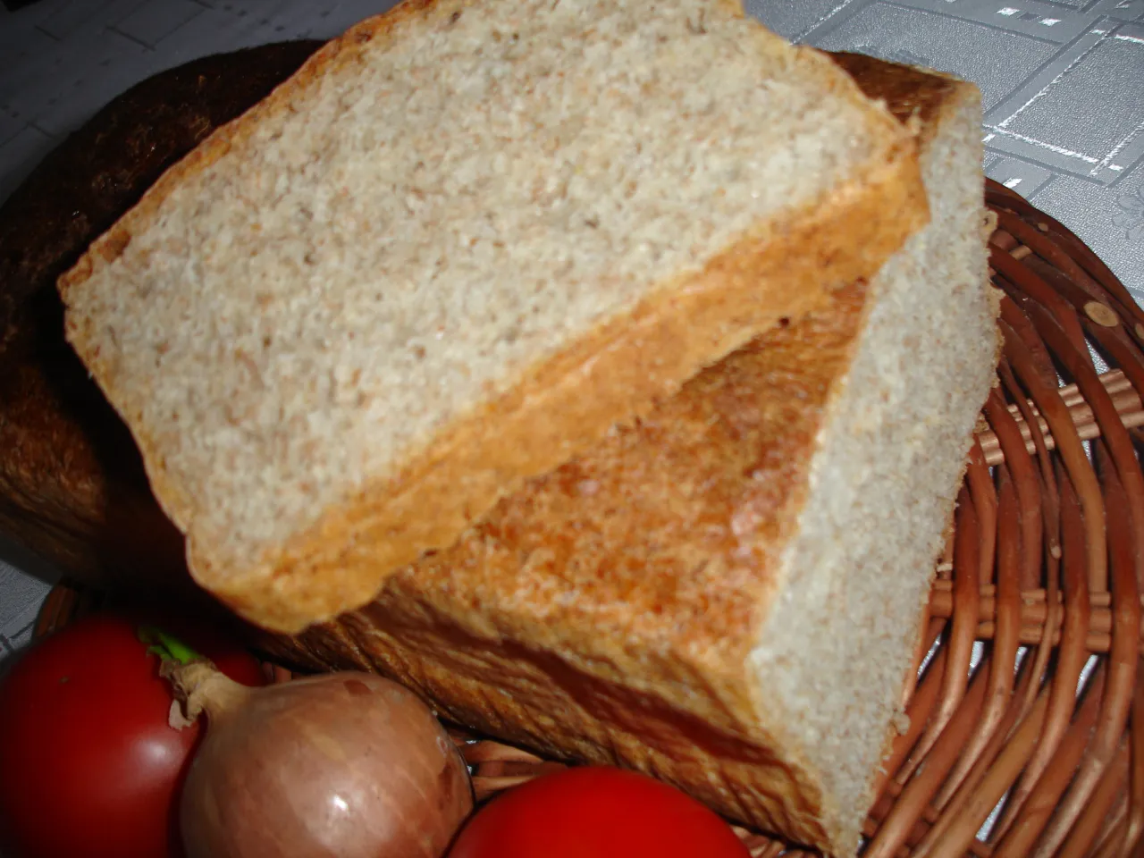 porównanie chleba na zakwasie i drożdżach