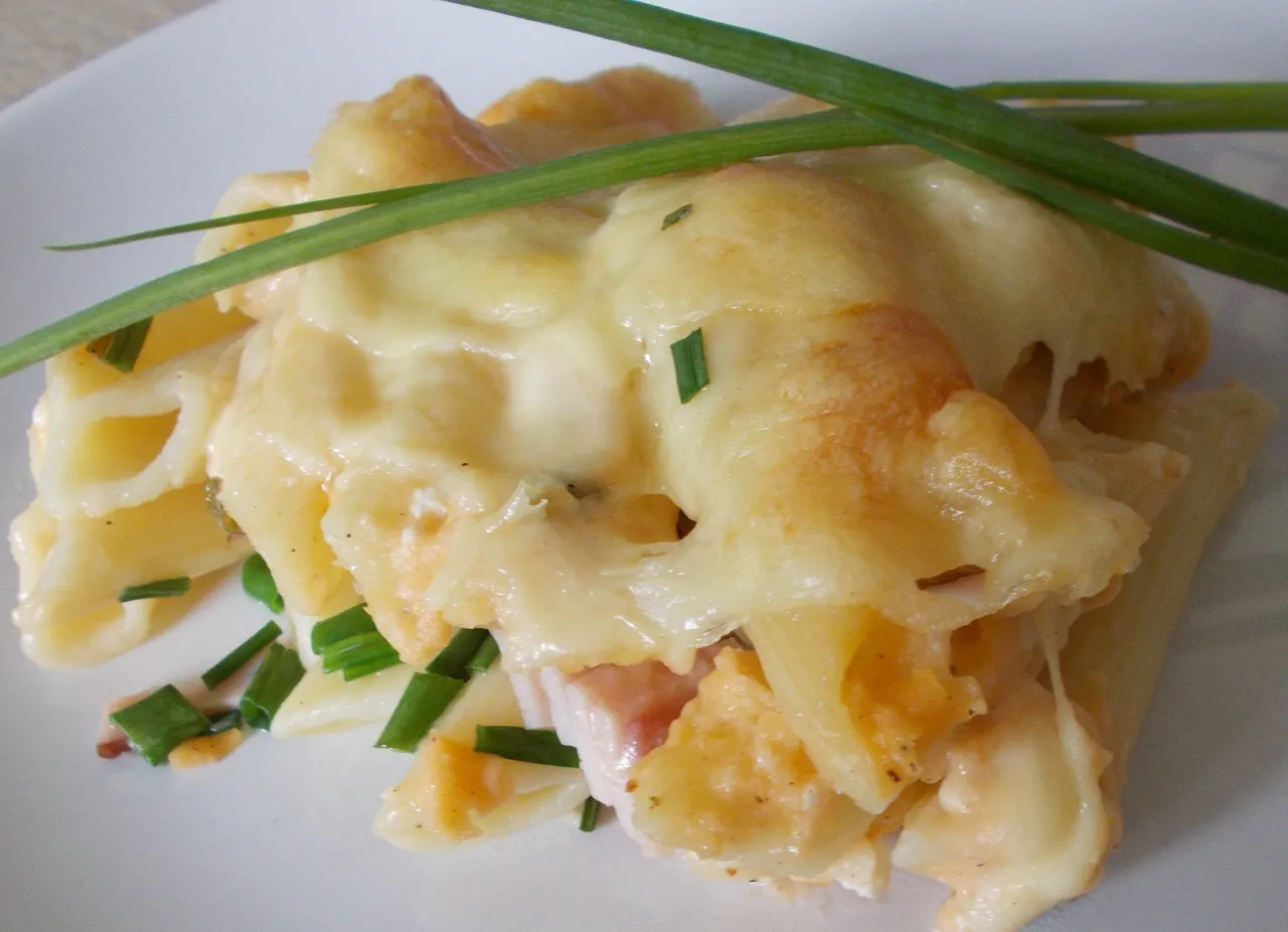 Składniki na zapiekankę z szynką wędzoną