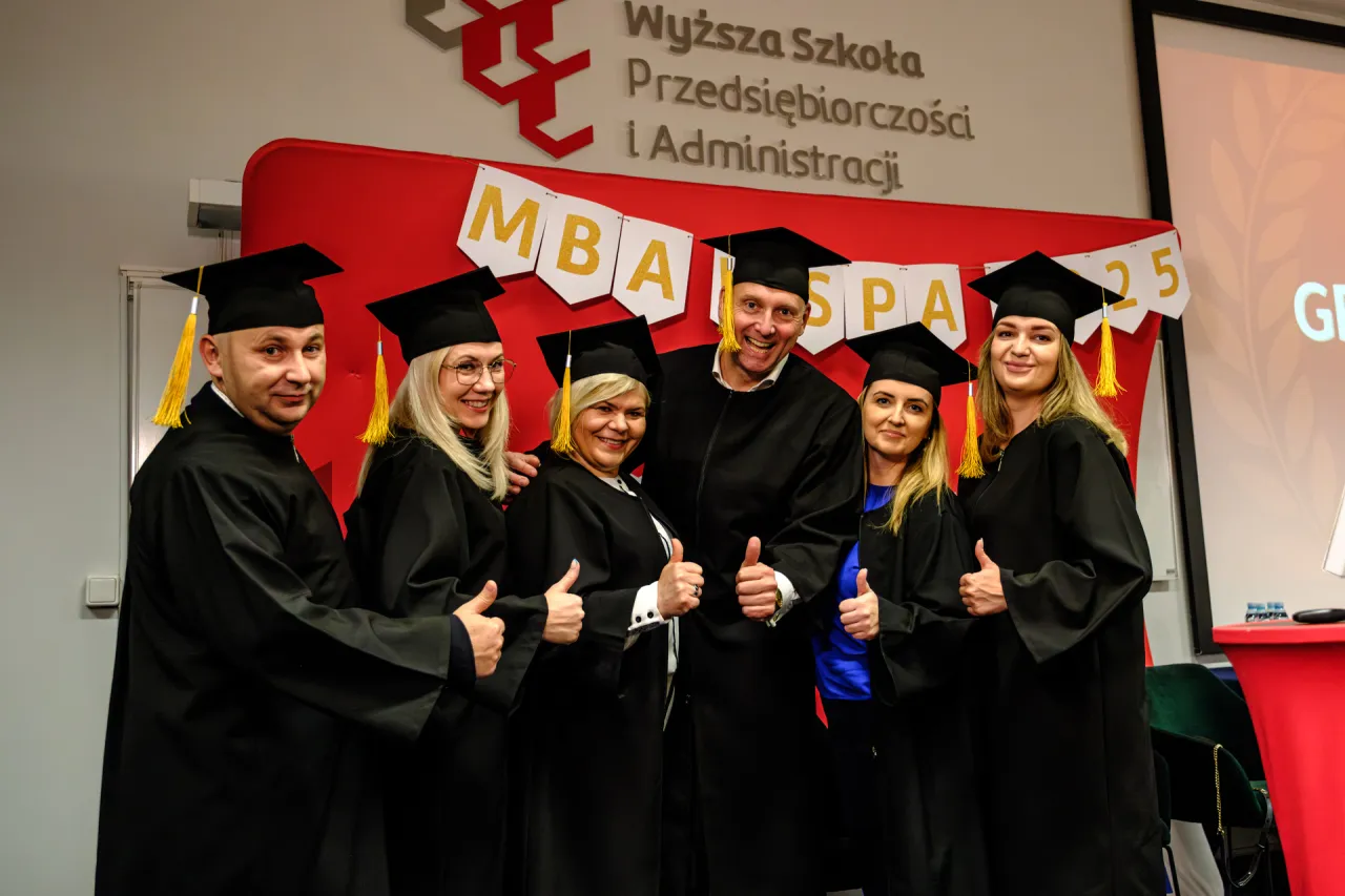 Dyplomy studi&oacute;w podyplomowych dla absolwent&oacute;w administracji