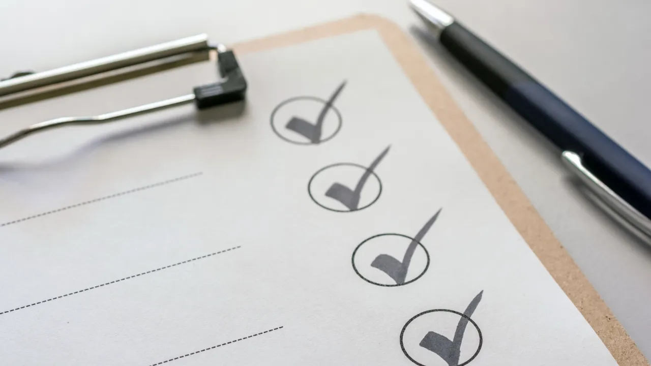 Checklista, dokumenty, długopis, proces krok po kroku