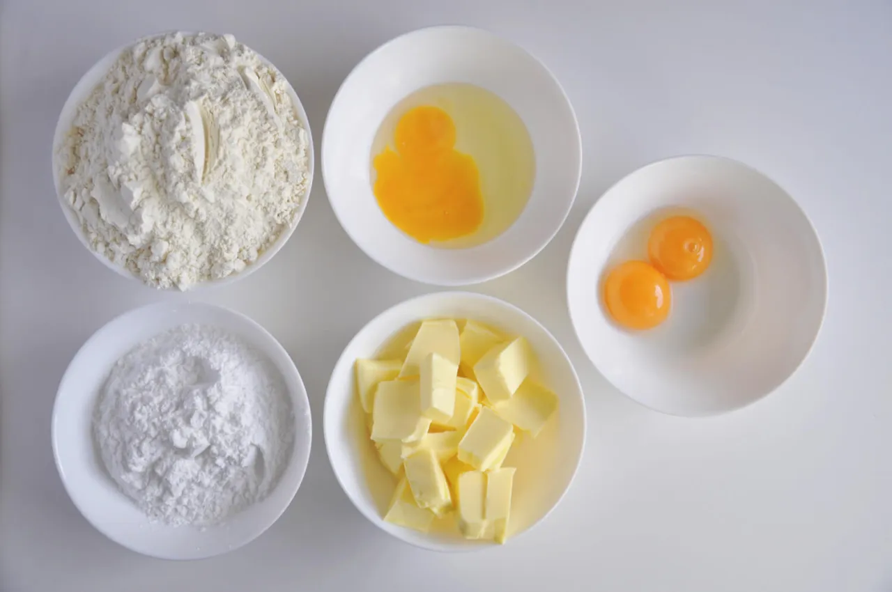 podstawowe składniki do ciastek mąka masło cukier jajka