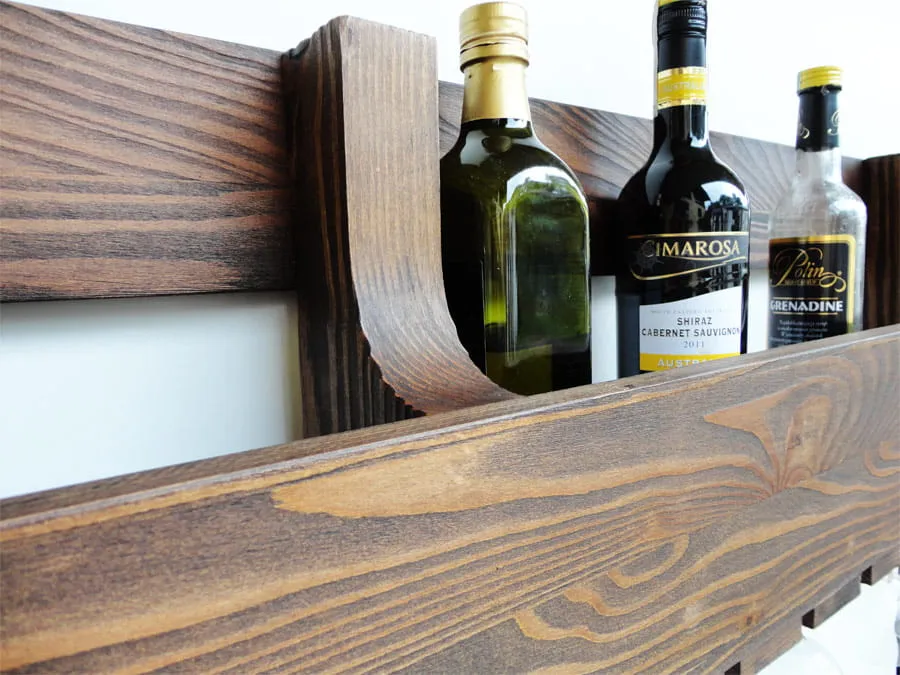 półka z winami w dyskoncie do 30 zł