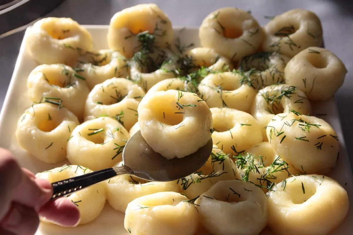 R&oacute;żne rodzaje klusek: śląskie, kopytka, kładzione