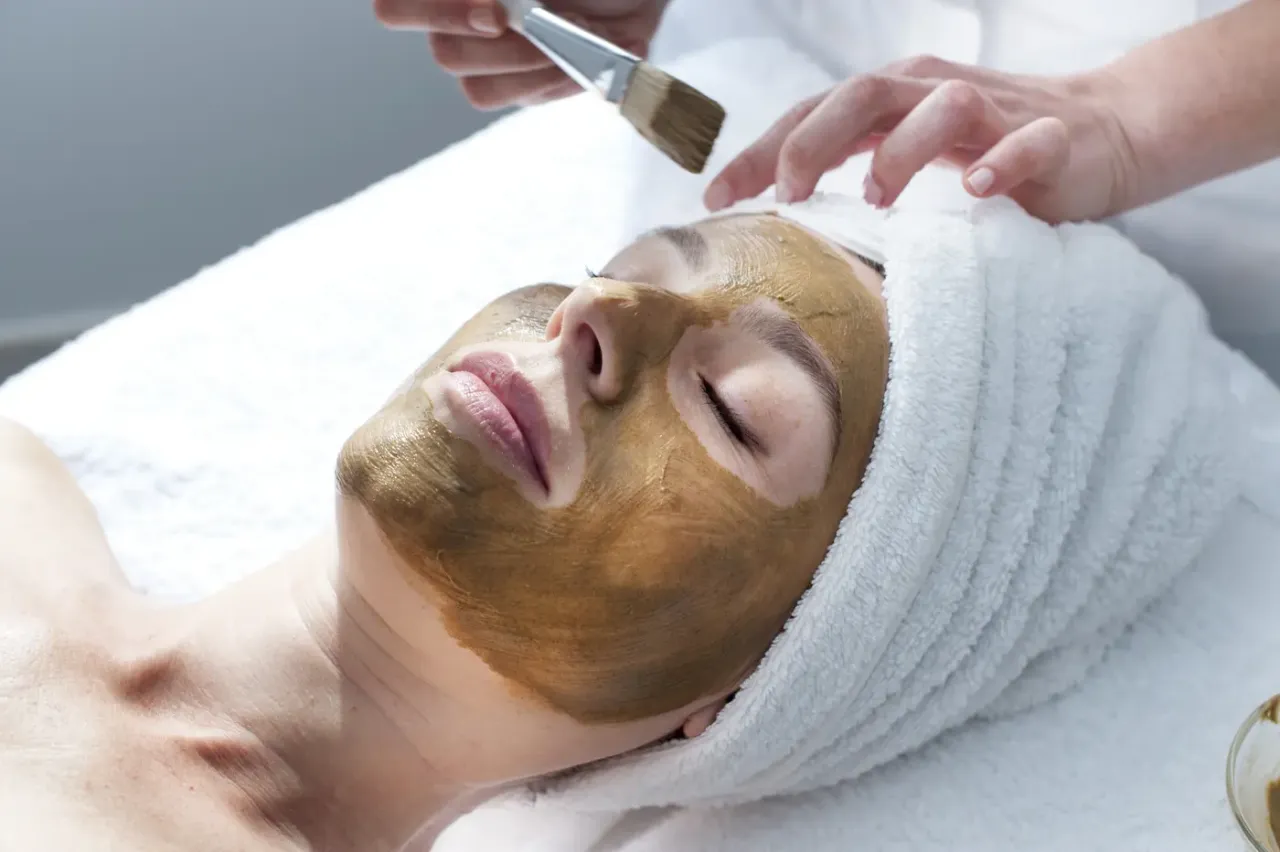 Unterschied mechanisches und chemisches Peeling