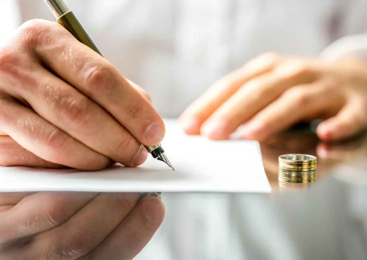 Wz&oacute;r pozwu rozwodowego z załącznikami