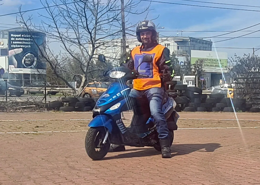 kurs prawa jazdy AM, egzamin na motorower, nauka jazdy skuterem