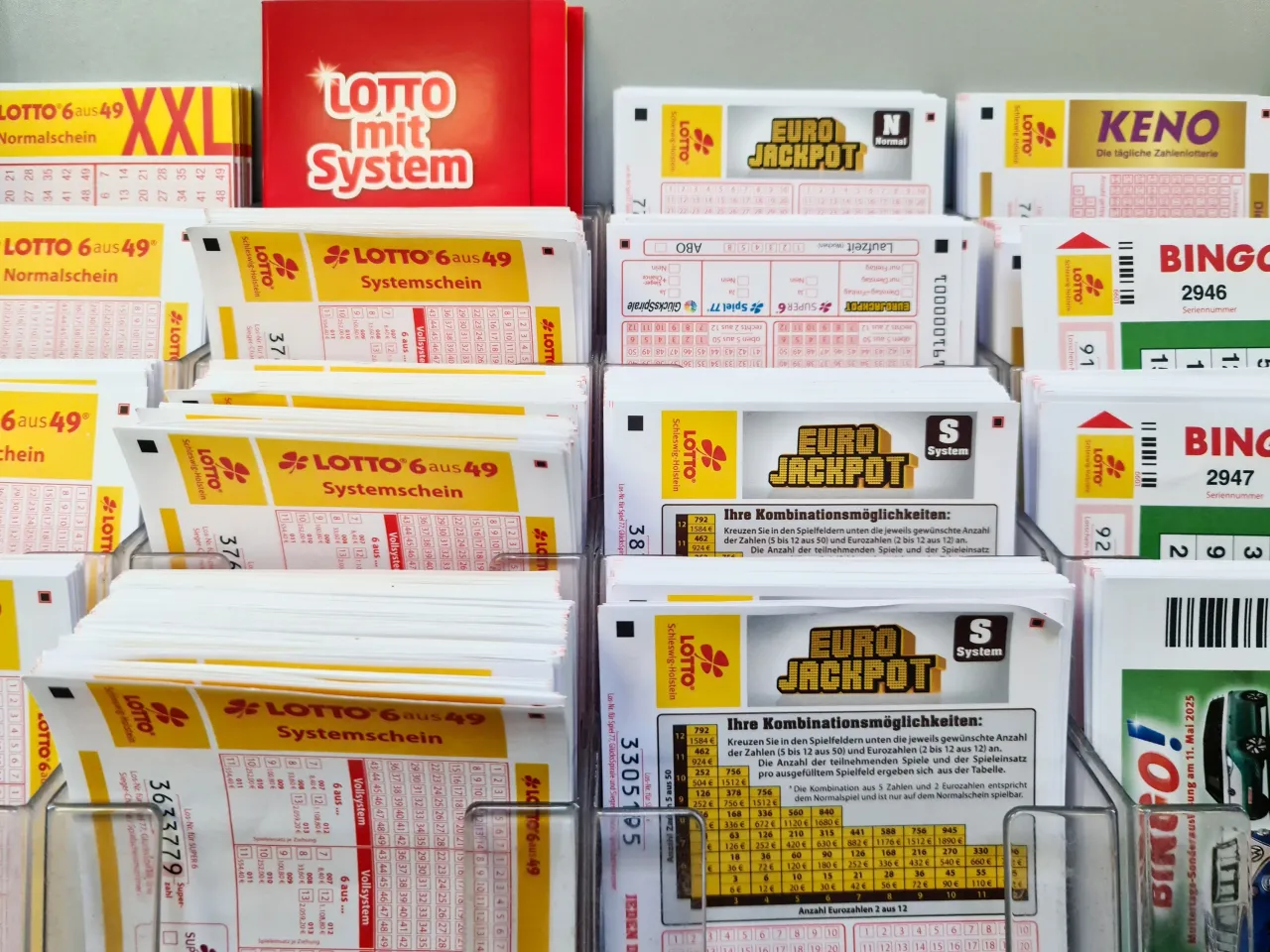 Kupony Lotto, w tym Eurojackpot, czekają na graczy. Zastanawiasz się, ile można wygrać w Eurojackpot? Sprawdź na kuponach!