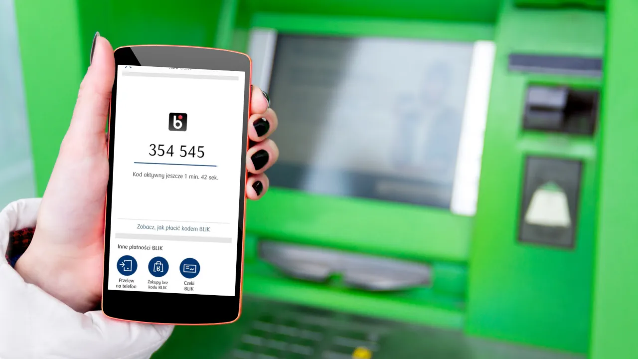 Telefon z kodem BLIK przy bankomacie. Sprawdź, ile można wypłacić z bankomatu Peako, używając kodu BLIK.