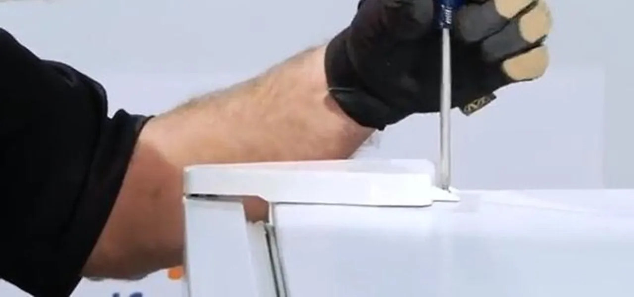 Uszkodzona sprężarka lod&oacute;wki, zepsuta lod&oacute;wka po transporcie