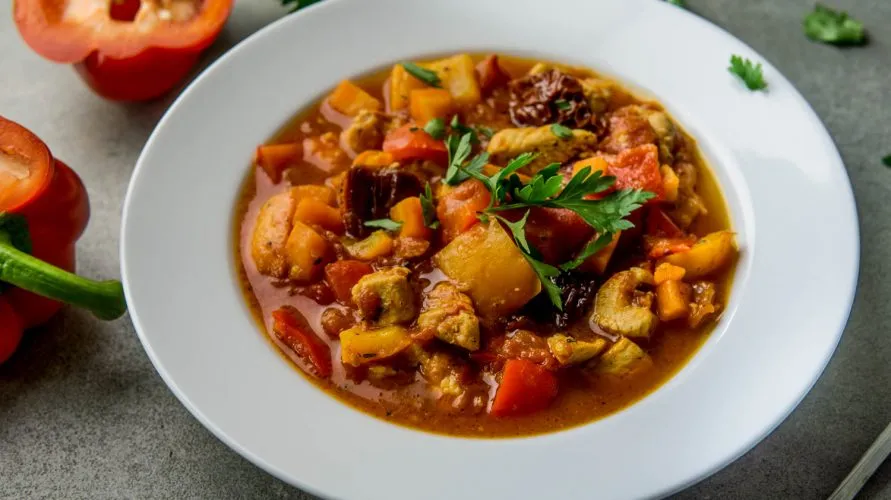 Gulasz z indyka jednogarnkowy